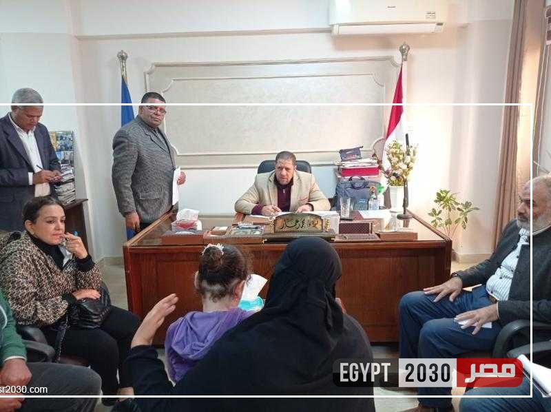 السكرتير العام المساعد للبحيرة يلتقى بالمواطنين بأبو المطامير