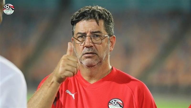 ضياء السيد ينتقد فيتوريا في عدم اختيار ثنائي الأهلي لقائمة المنتخب