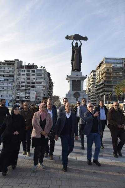 محافظ بورسعيد ورئيس الجهاز المركزي للتعمير يتفقدان ساحة مصر والممشى السياحي الجديد