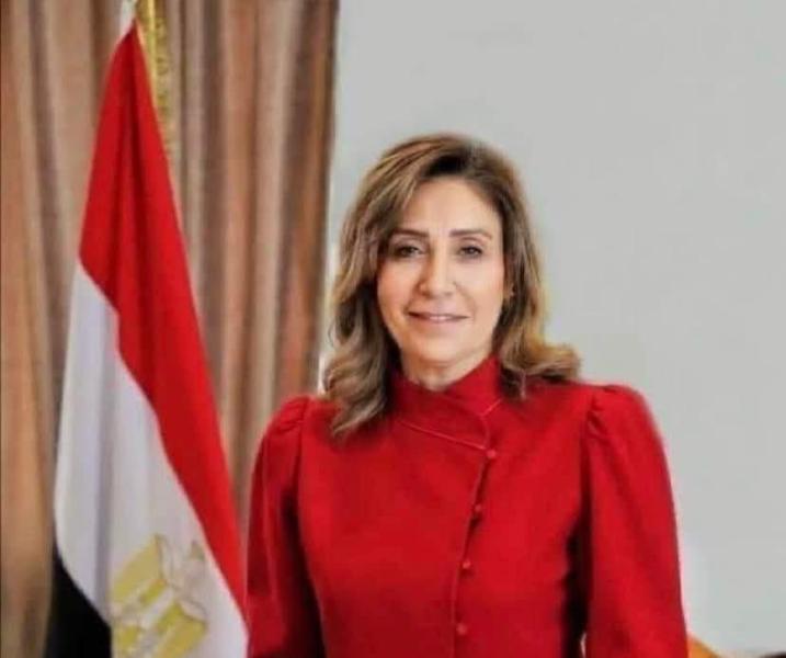 وزيرة الثقافة 