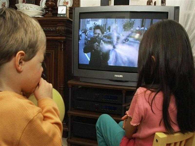 بسبب مشاهد العنف.. هذا ما يجب فعله للحفاظ على نفسية طفلك (خاص)