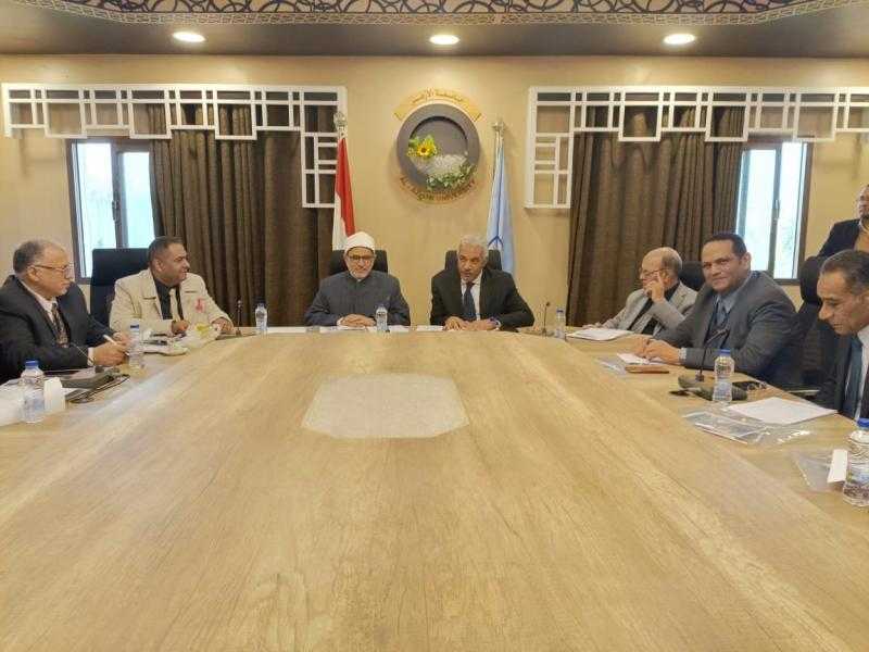 رئيس جامعة الأزهر يترأس اجتماع مركز بيو تكنولوجيا.. ويشيد بتدريب طلاب جامعة النيل