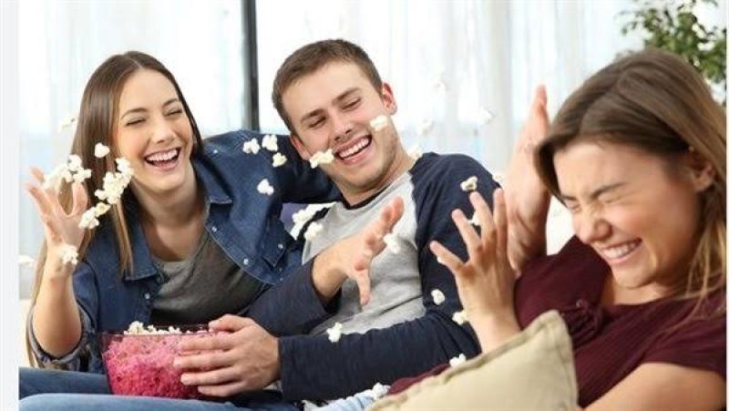 حكم المزاح مع الأصدقاء شرعًا. تلك الحاله لايجوز فيها
