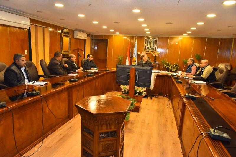 محافظ أسيوط يستعرض مقترحات مشروعات الخطة الاستثمارية لمنفلوط