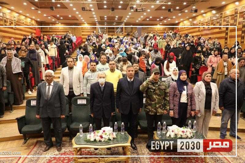 محافظ المنيا يسلم 100 جهاز عروس مقدمة من البنك الزراعي المصري