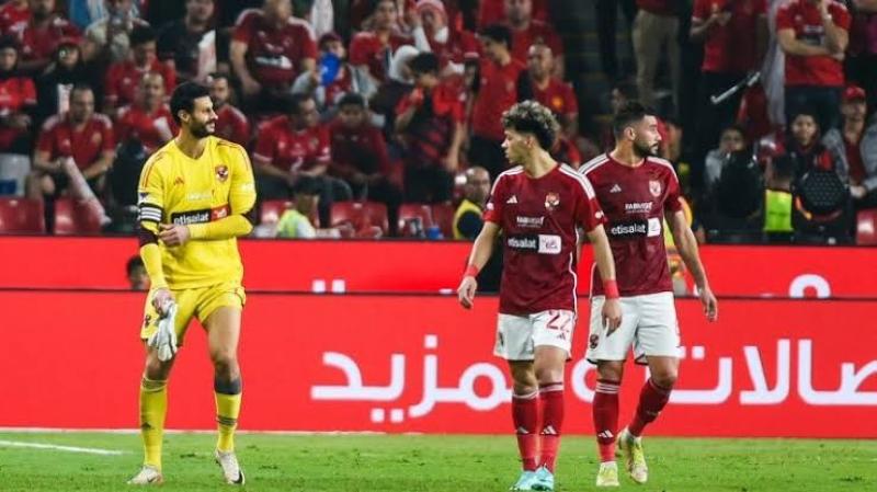 برنامج تأهيلي لتجهيز نجم الأهلي المصاب بعد عودة التدريبات