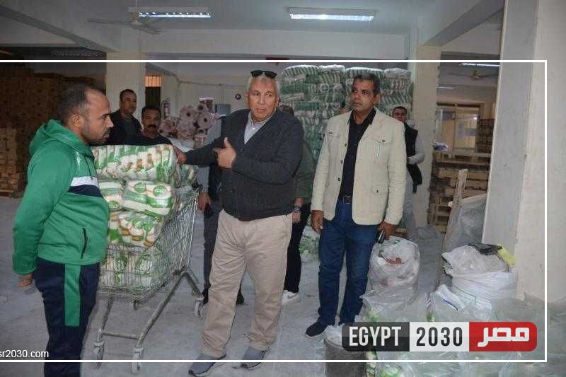 في جولةٍ مفاجئة  .. محافظ الوادي الجديد يتابع توافر السلع الأساسية بالأسواق