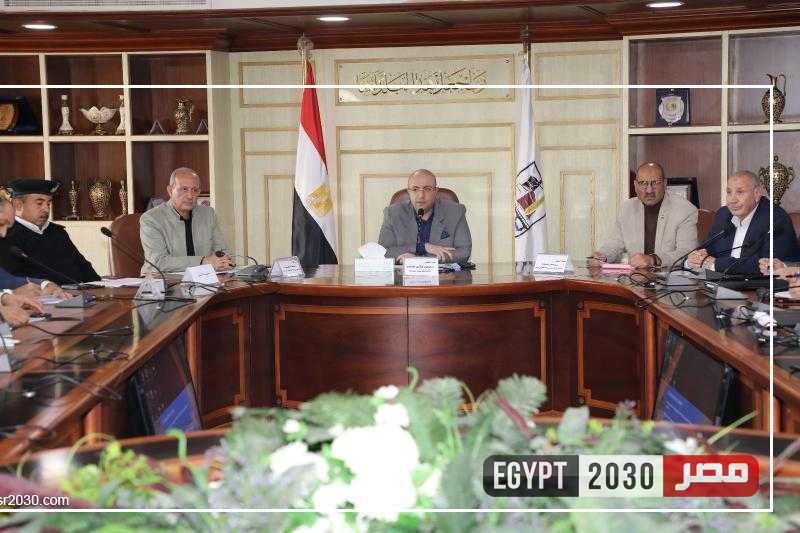 محافظ بني سويف يترأس اجتماع اللجنة الاستشارية للسلامة والصحة المهنية وتأمين بيئة العمل