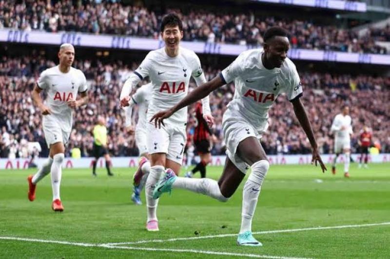 توتنهام يعلن تجديد عقد نجم السبيرز حتى عام 2030