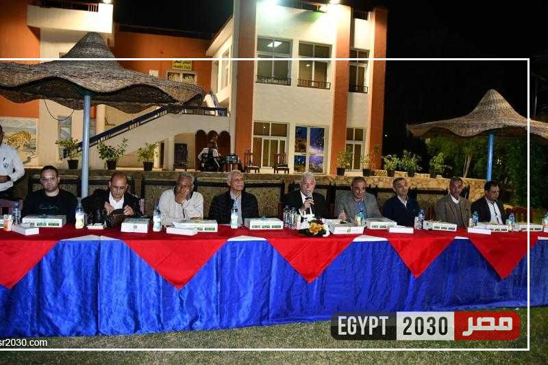على مأدبة عشاء.. محافظ جنوب سيناء يلتقي عمال نظافة شرم الشيخ
