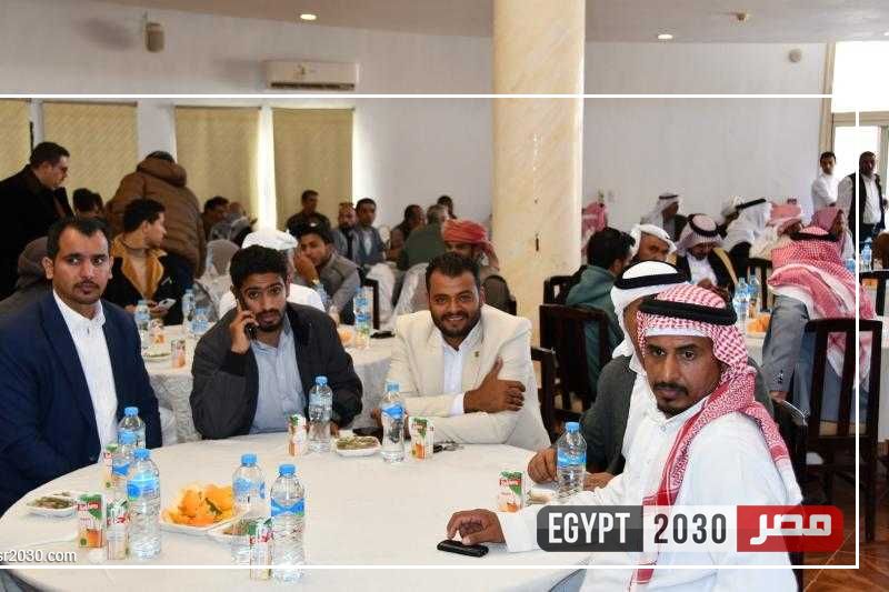 محافظ جنوب سيناء يقيم مأدبة غداء جماعية تضم فئات المجتمع
