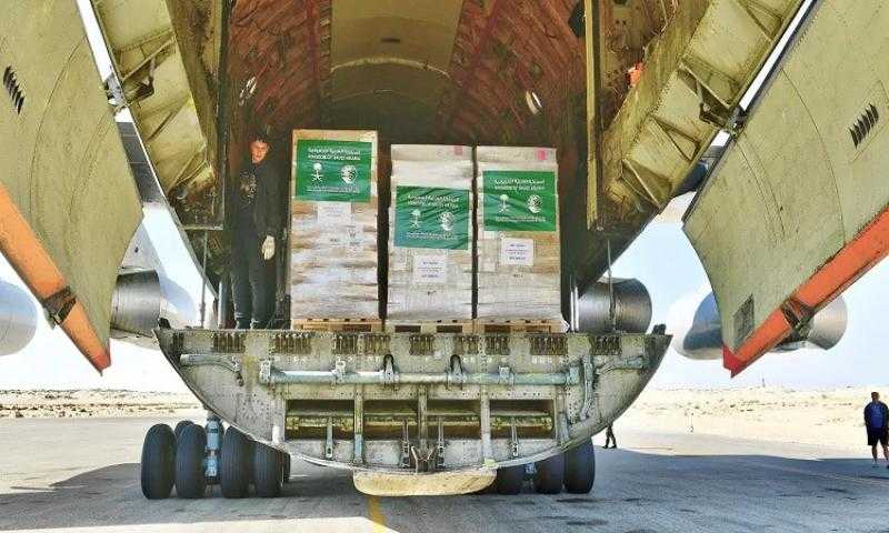 مطار العريش يستقبل الطائرة السعودية الـ 36 لإغاثة الشعب الفلسطيني