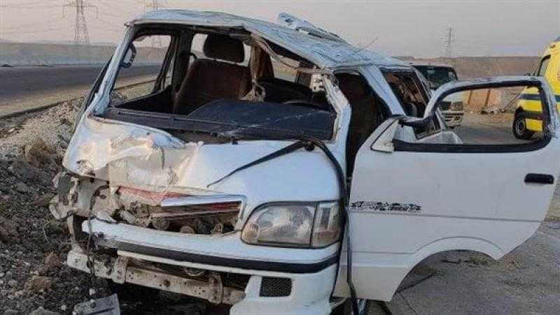 إصابة 12 شخصًا في حادث تصادم بالطريق الأوسطي