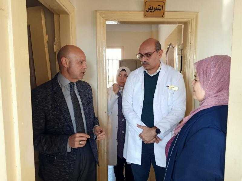 وكيل وزارة الصحة بالشرقية يتفقد الخدمة الطبية بعيادة الجلدية والجذام بالزقازيق