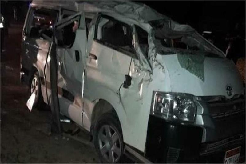 إصابة 5 أشخاص في اصطدام سيارة ميكروباص بالرصيف في عين شمس