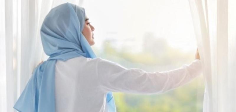 حكم كشف شعر المرأة أمام أخو زوجها.. «الإفتاء» توضح العلة