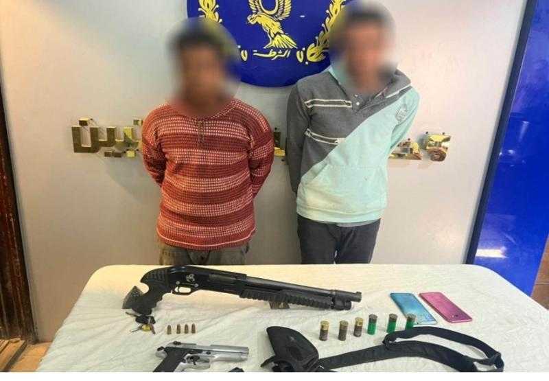 ضبط شخصين بحوزتهما أسلحة نارية في التبين