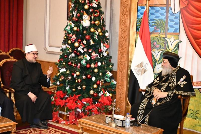 وزير الأوقاف يهنئ البابا تواضروس والكنائس المصرية بعيد الميلاد