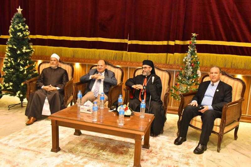 محافظ أسيوط يستكمل جولاته للكنائس للتهنئة بعيد الميلاد بحي شرق