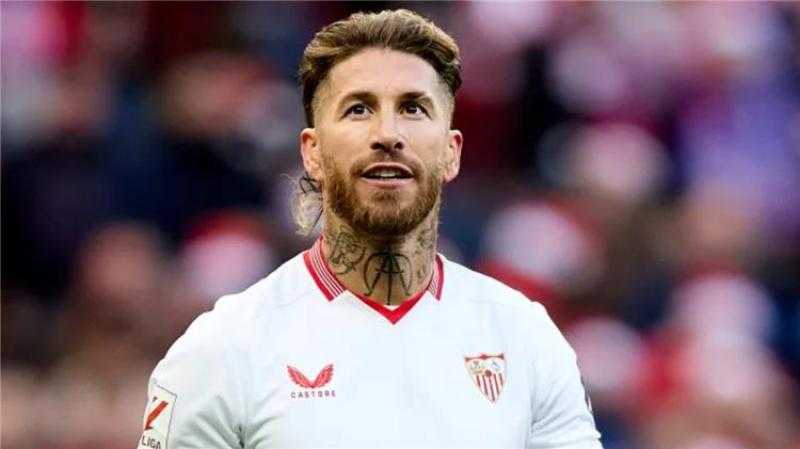 شاهد.. راموس يشتبك لفظيا مع مشجع على الهواء