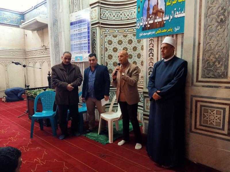 وكيل وزارة الصحة بالشرقية يقدم رسائل صحية للمواطنين عقب صلاة الجمعة بمسجد الفتح بالزقازيق