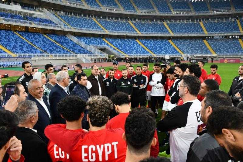 رئيس «شباب النواب» يزور معسكر منتخب مصر: محمد صلاح ورفاقه قادرون على التتويج بإفريقيا