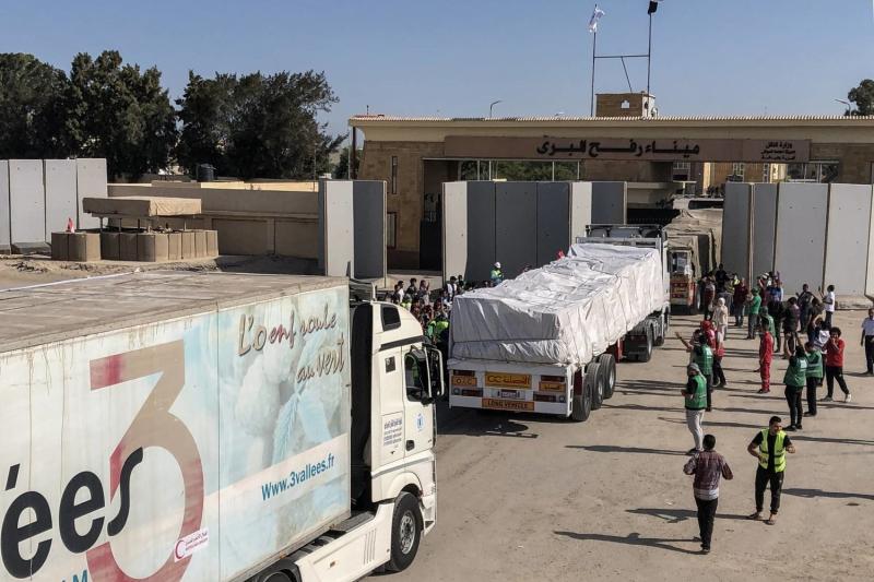 فلسطين تسلم 147 شاحنة مساعدات من معبري رفح وكرم أبو سالم