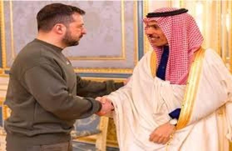 الرئيس الأوكراني يكرم وزيرة الخارجية الألمانية وولي العهد السعودي
