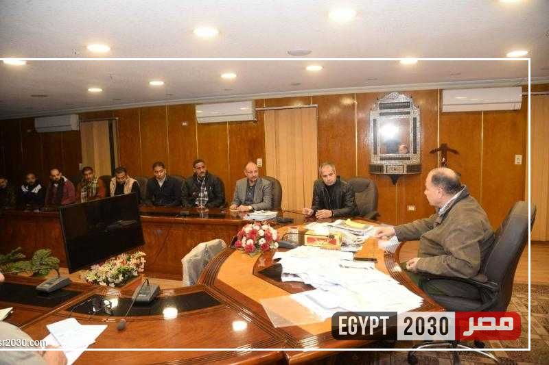 محافظ أسيوط يلتقي مسئولي الإشغالات بحي شرق وغرب