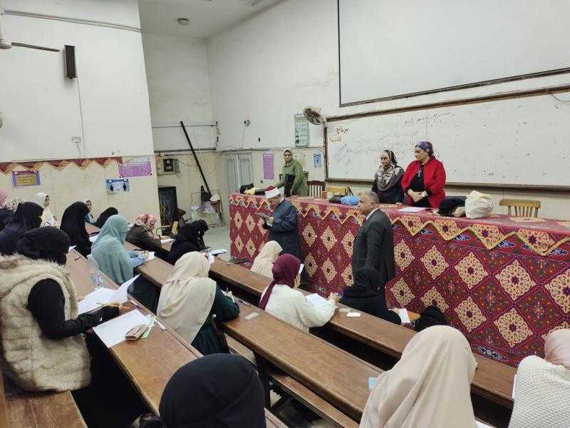 رئيس الجامعة ونائب فرع البنات يتفقدان امتحانات كلية الدراسات الإسلامية بجامعة الأزهر