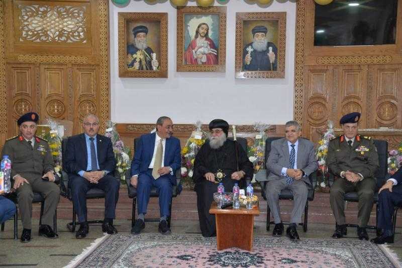محافظ الإسماعيلية يزور الكنائس للتهنئة بعيد الميلاد
