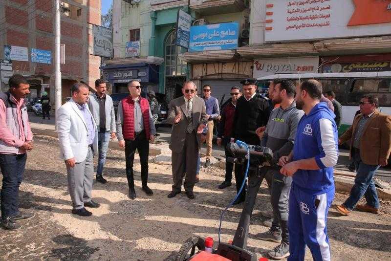 محافظ كفر الشيخ يتفقد مشروعات الرصف بعدد من الشوارع