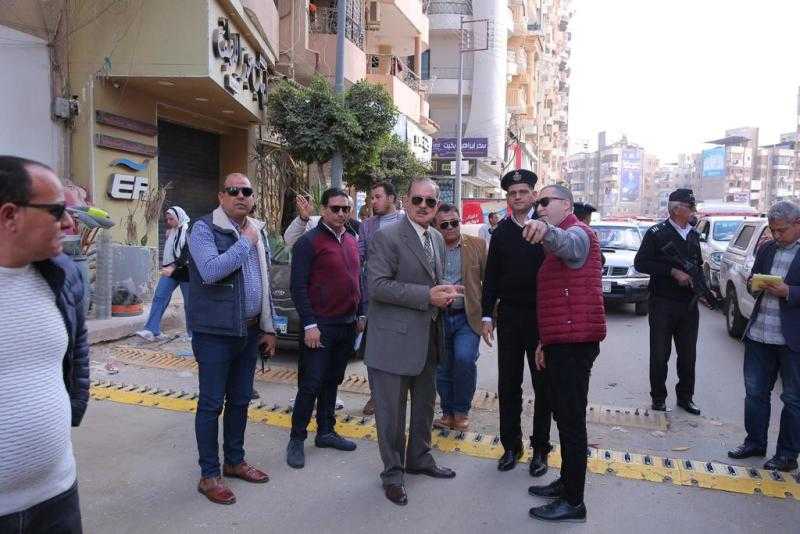 محافظ كفر الشيخ يتفقد عددا من شوارع العاصمة لمتابعة المرافق ومستوى الخدمات