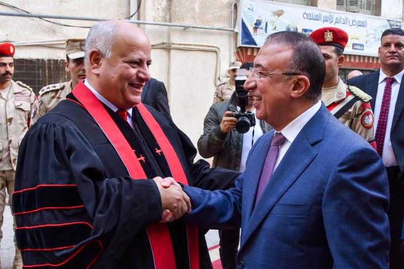 محافظ الإسكندرية يهنئ الطائفة الإنجيلية بعيد الميلاد المجيد