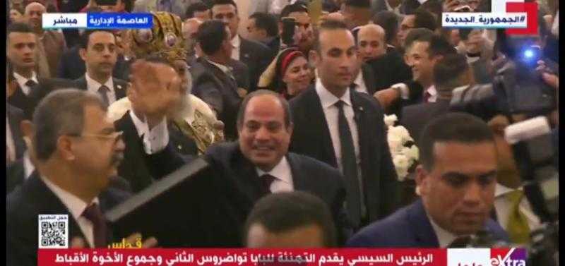 مش عاوز يزعل حد.. أحمد موسى يعلق على التقاط الرئيس السيسي «السليفي» مع الأقباط