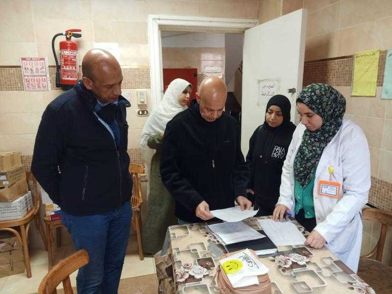 وكيل صحة الشرقية يتفقد سير العمل بمبادرة خدمات الرعاية الأولية بمركز طب الأسرة بالعزيزية