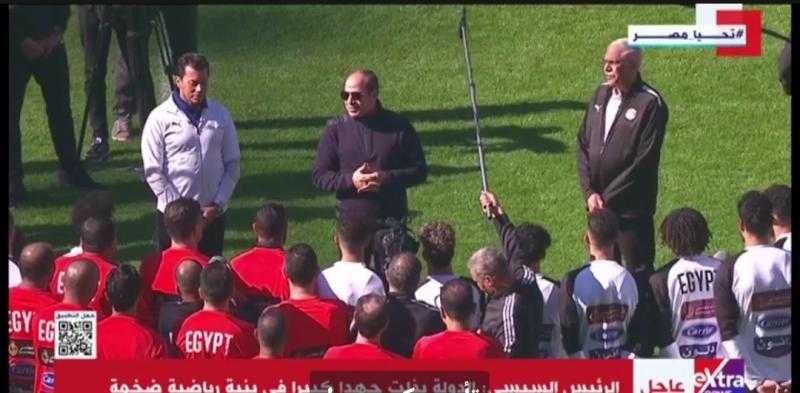 تحفيز ودعم للاعبين.. أحمد موسى يعلق على زيارة الرئيس السيسي لمعسكر منتخب مصر