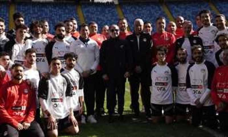الرئيس السيسي مع منتخب مصر