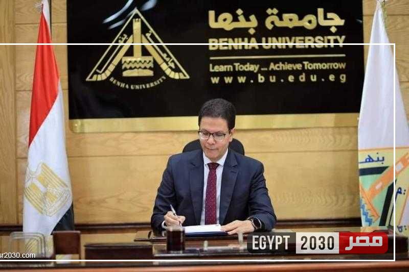 رئيس جامعة بنها يتلقى تقريرا حول تطوير المستشفيات الجامعية