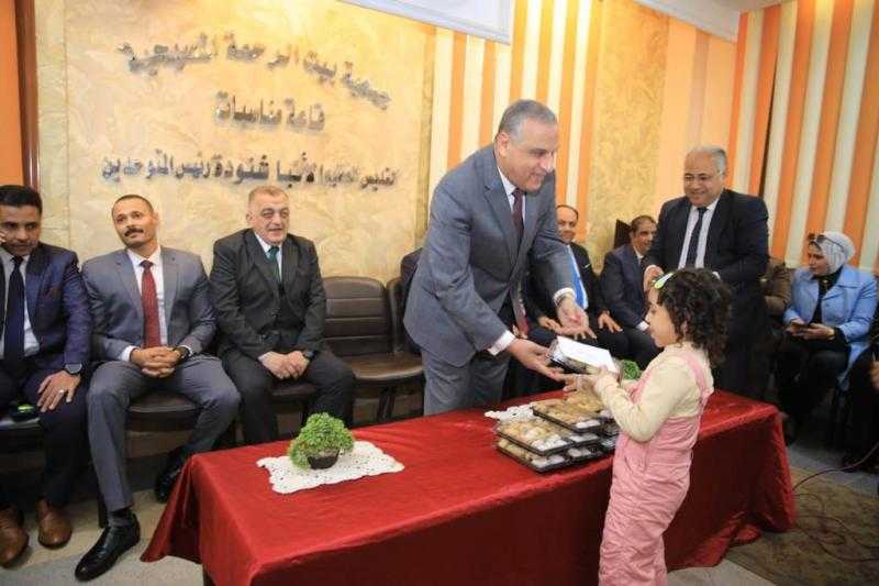 الفقي يشارك أطفال بيت الرحمة المسيحية فرحتهم بعيد الميلاد