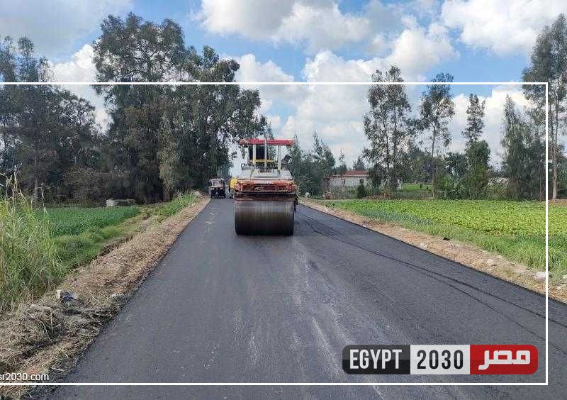 محافظ كفر الشيخ يتابع أعمال رصف ووضع الطبقة الأسفلتية بطريق «بيلا - حاذق»