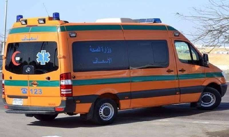 سيارة الإسعاف تنقل المصابة - أرشيفية 