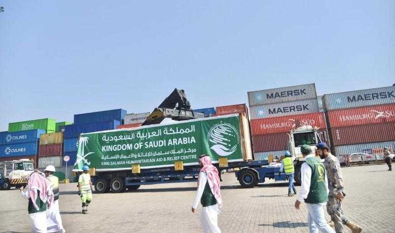 السعودية تُسيّر الباخرة الخامسة إلى سكان غزة