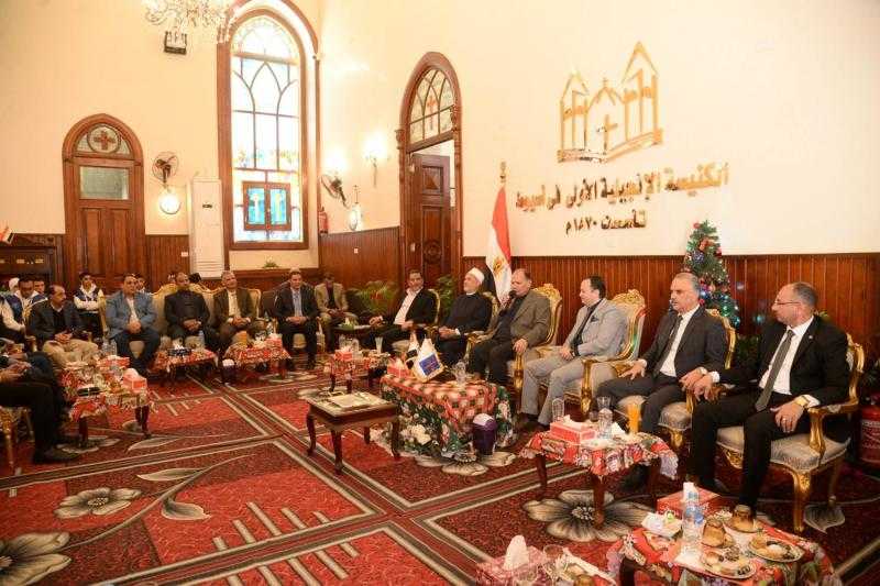 محافظ أسيوط يختتم جولاته للكنائس لتقديم التهنئة بعيد الميلاد المجيد