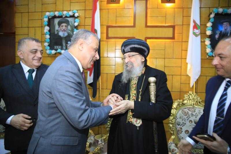 محافظ سوهاج يزور مطرانيات البلينا وجرجا لتهنئة الأخوة الأقباط