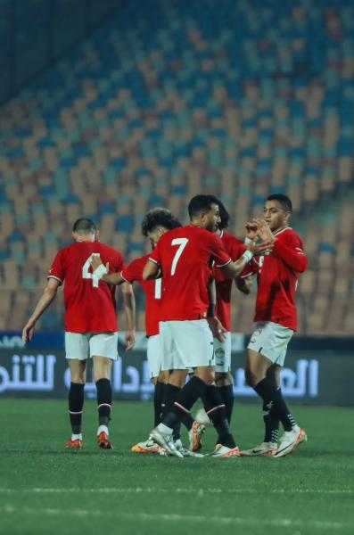 محتاجين تركيز.. فرج عامر يعلق على أداء نجمي منتخب مصر أمام تنزانيا