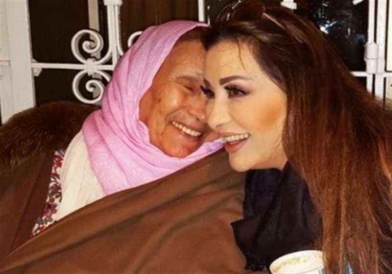 لطيفة ووالدتها الراحلة