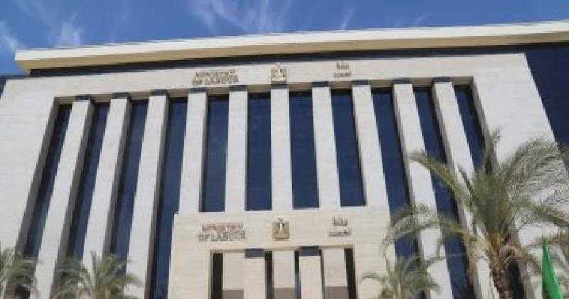 صندوق إعانات الطوارئ يدعم العمال بـ2.2 مليار جنيه