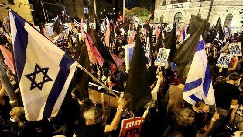متظاهرون يغلقون الطريق المؤدي لمقر الكنيست الإسرائيلي