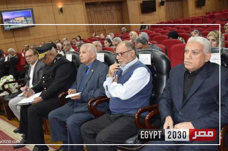 محافظ بورسعيد يستعرض مستجدات العمل في تطوير شمال سهل الحسينية
